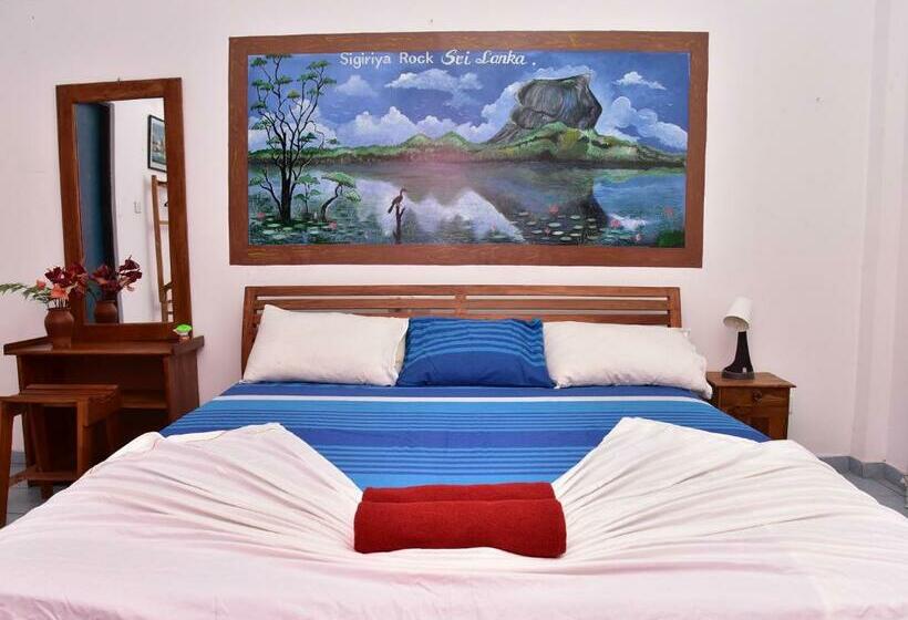 חדר סטנדרט, Happy Tuna