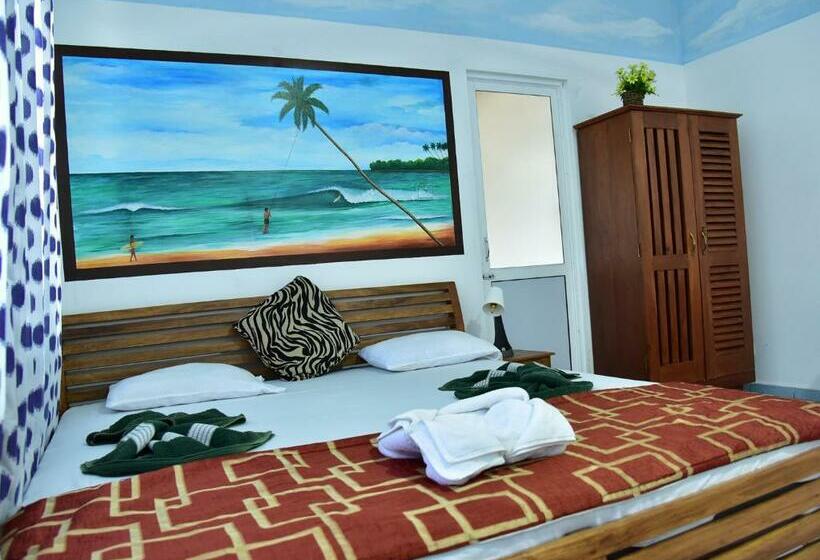 חדר סטנדרט, Happy Tuna