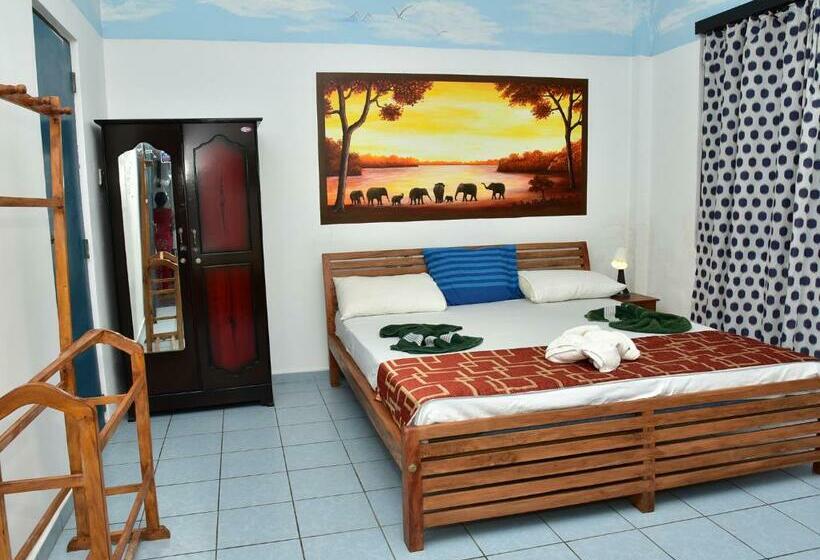 חדר סטנדרט, Happy Tuna