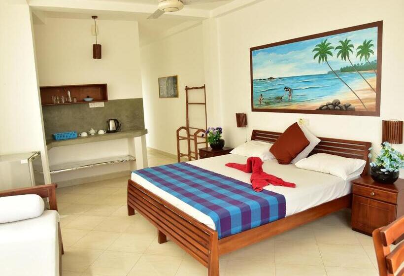 חדר סטודיו סטנדרד, Happy Tuna