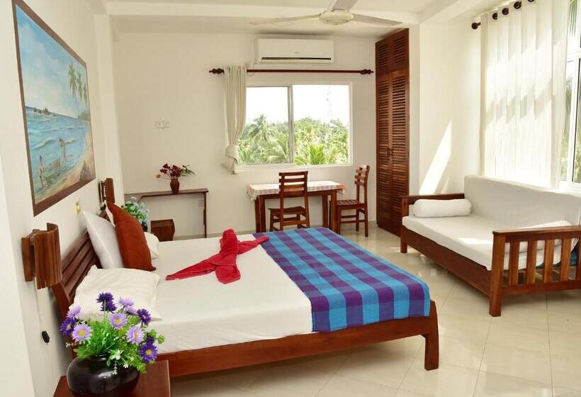 חדר סטודיו סטנדרד, Happy Tuna