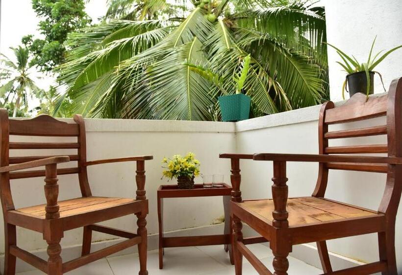 חדר סטודיו סטנדרד, Happy Tuna