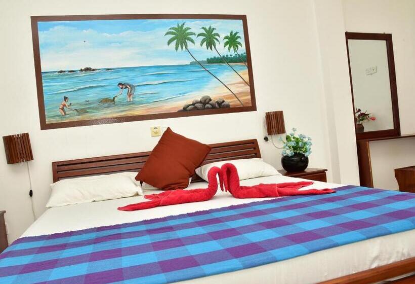 חדר סטודיו סטנדרד, Happy Tuna