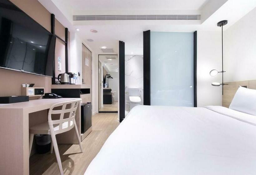 اتاق لوکس, Keebe