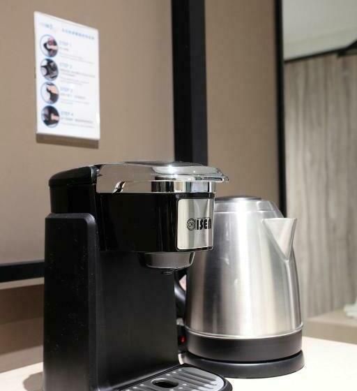 اتاق لوکس, Keebe