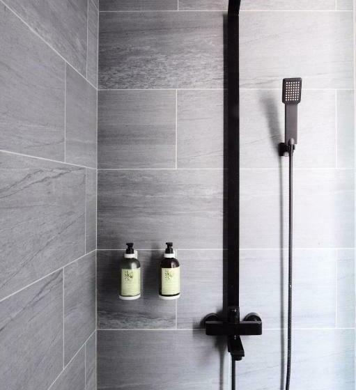 اتاق لوکس, Keebe