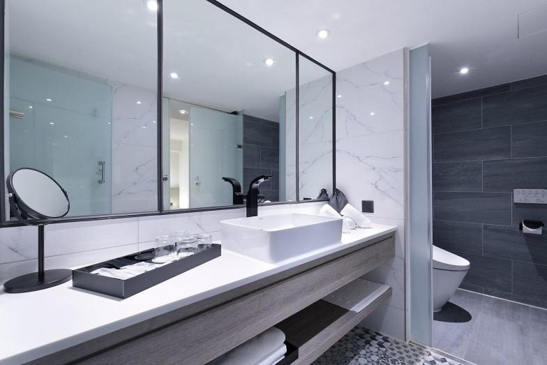 اتاق خانوادگی, Keebe