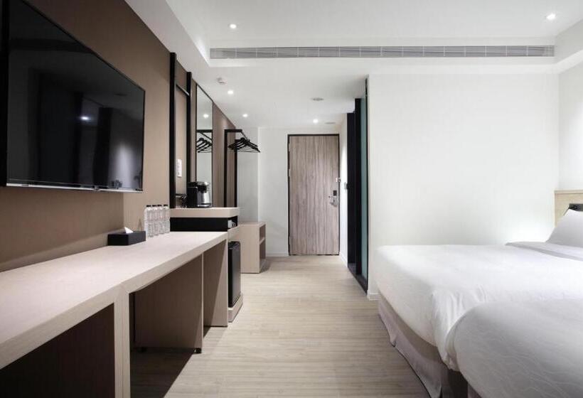 اتاق خانوادگی, Keebe