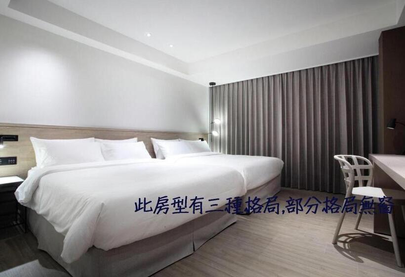 اتاق خانوادگی, Keebe