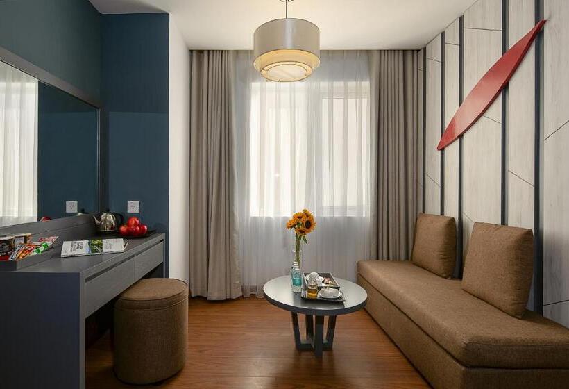 استودیوی استاندارد, Le House Boutique