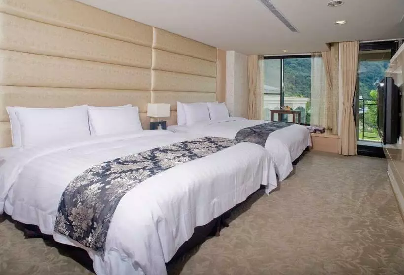 سوئیت کلاسیک, Taiyi Red Maple Resort