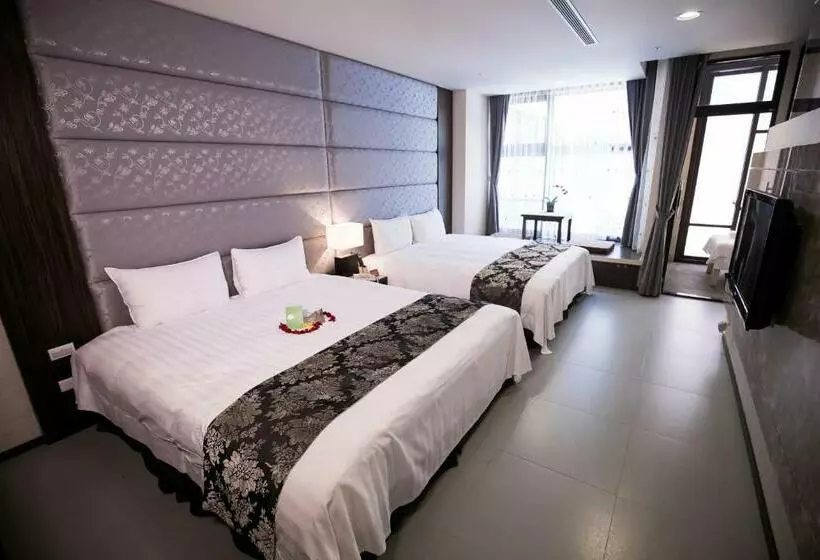 سوئیت کلاسیک, Taiyi Red Maple Resort