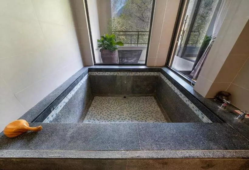 سوییت, Taiyi Red Maple Resort