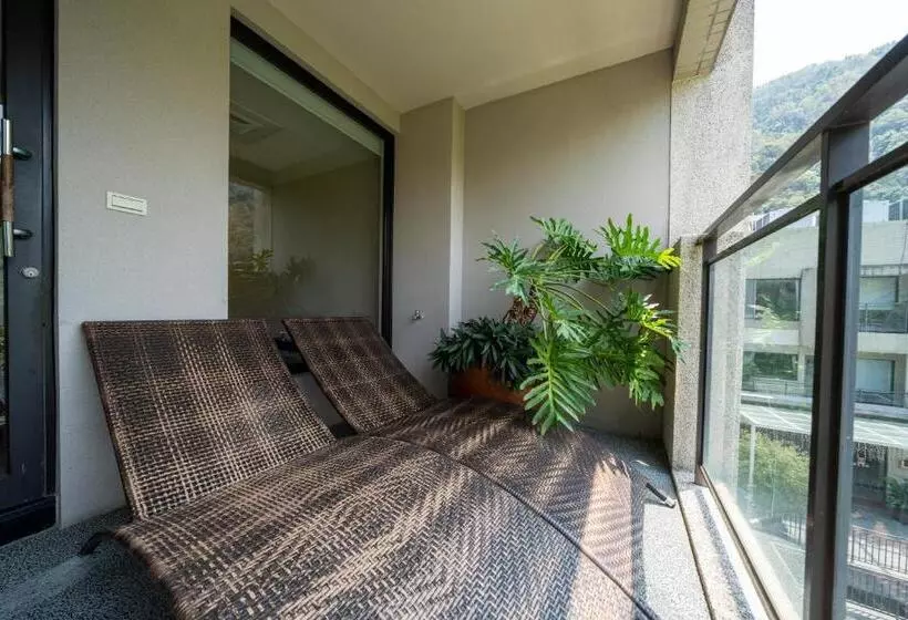 سوئیت کلاسیک, Taiyi Red Maple Resort
