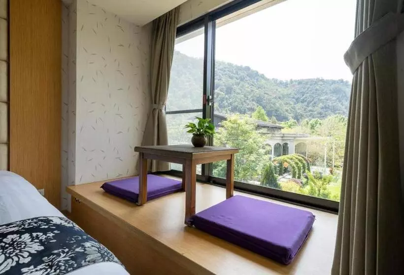 سوئیت کلاسیک, Taiyi Red Maple Resort
