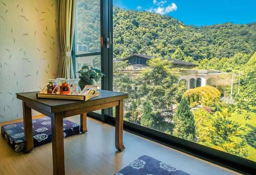 سوئیت کلاسیک, Taiyi Red Maple Resort