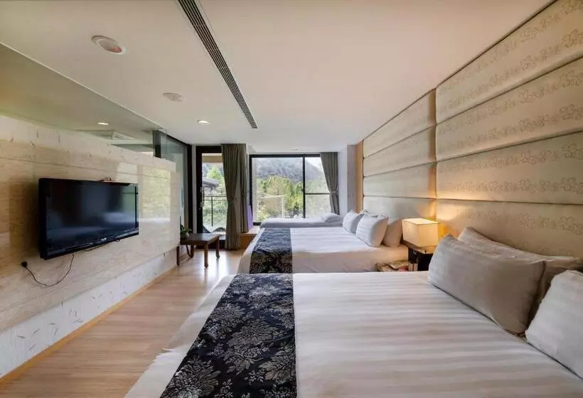 سوئیت کلاسیک, Taiyi Red Maple Resort