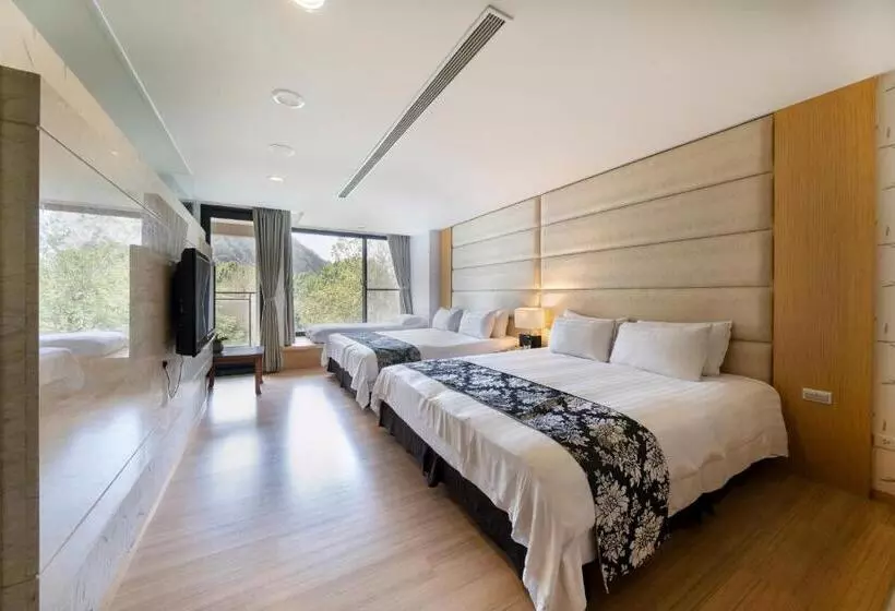سوئیت کلاسیک, Taiyi Red Maple Resort