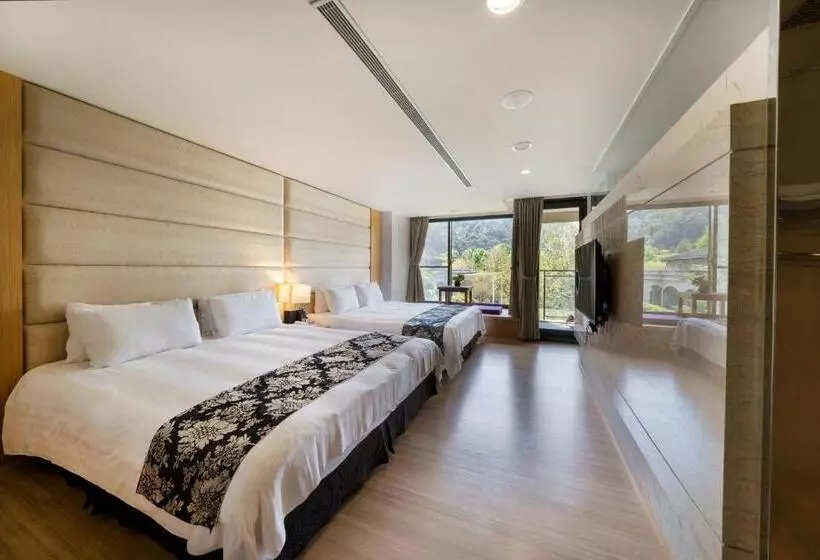 سوئیت کلاسیک, Taiyi Red Maple Resort