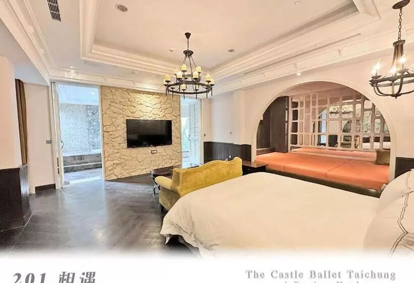 اتاق خانوادگی, The Castle Ballet Taichung A Boutique
