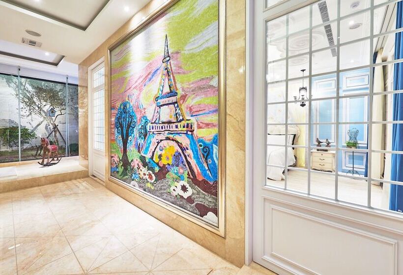 اتاق خانوادگی, The Castle Ballet Taichung A Boutique