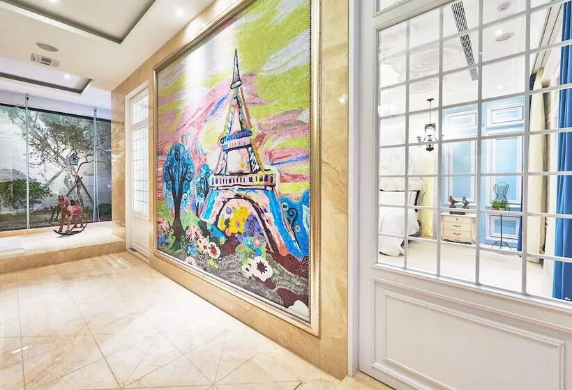 اتاق خانوادگی, The Castle Ballet Taichung A Boutique