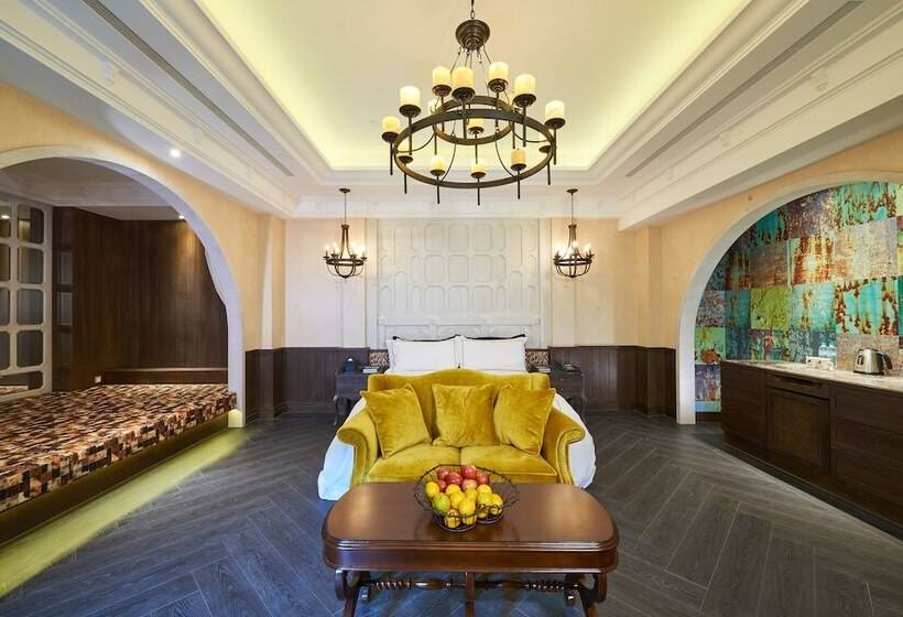 اتاق خانوادگی, The Castle Ballet Taichung A Boutique