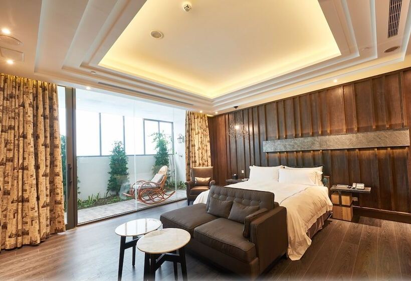 اتاق خانوادگی, The Castle Ballet Taichung A Boutique