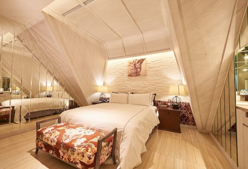 اتاق خانوادگی, The Castle Ballet Taichung A Boutique