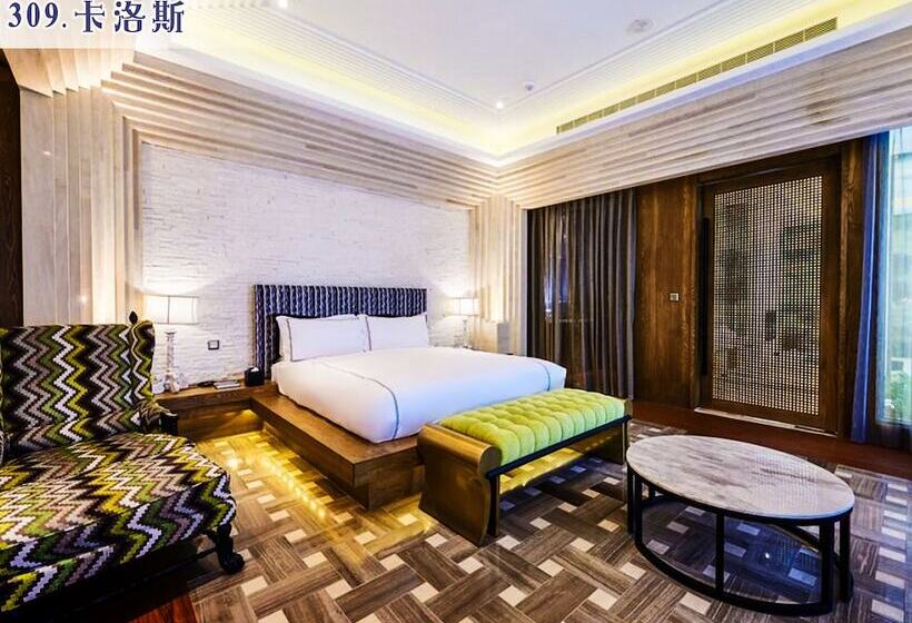 اتاق خانوادگی, The Castle Ballet Taichung A Boutique