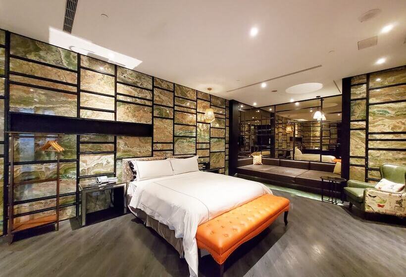 اتاق خانوادگی, The Castle Ballet Taichung A Boutique