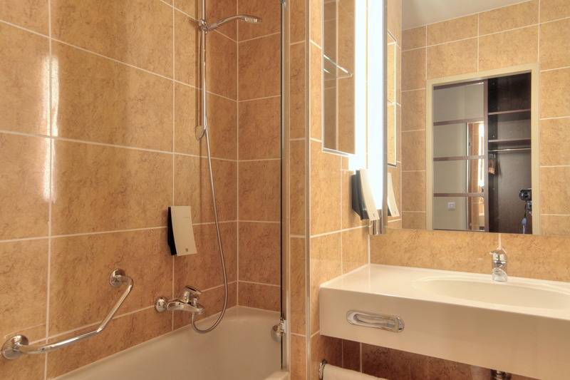 اتاق اکونومی, The Castle Ballet Taichung A Boutique