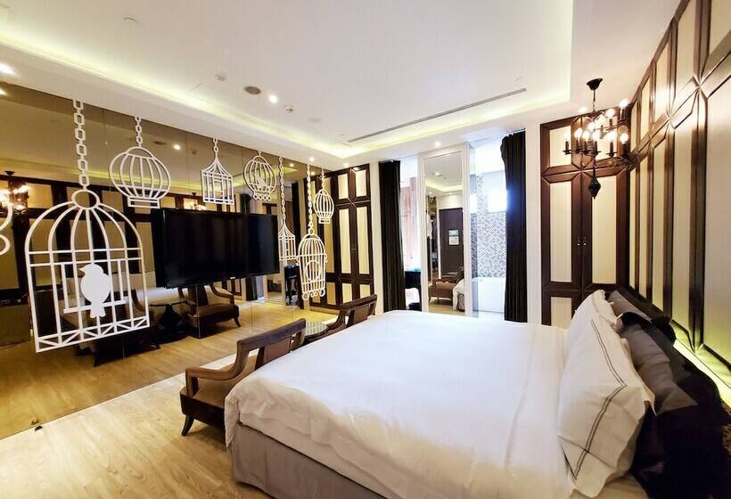 اتاق اکونومی, The Castle Ballet Taichung A Boutique