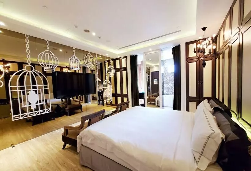 اتاق اکونومی, The Castle Ballet Taichung A Boutique