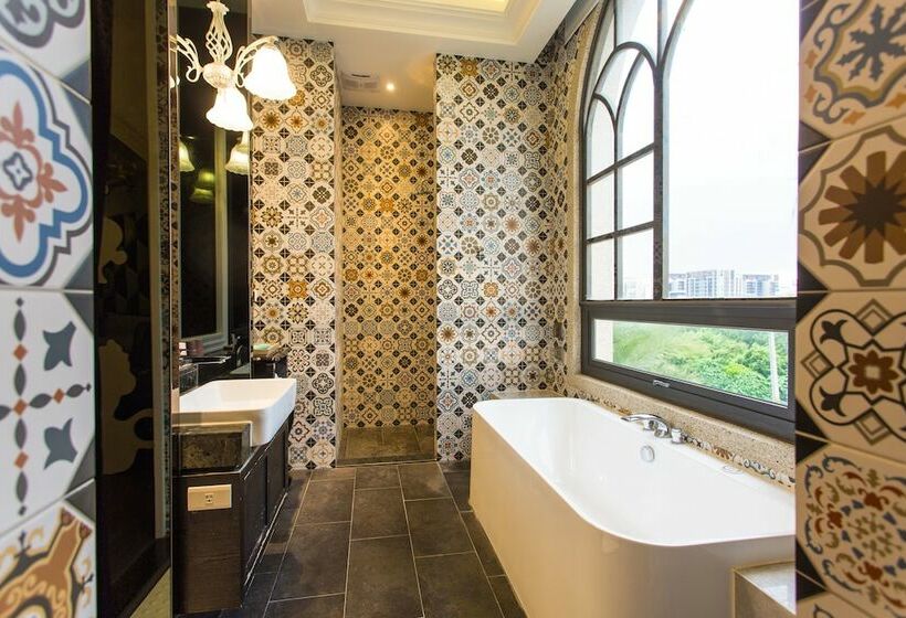 اتاق اکونومی, The Castle Ballet Taichung A Boutique