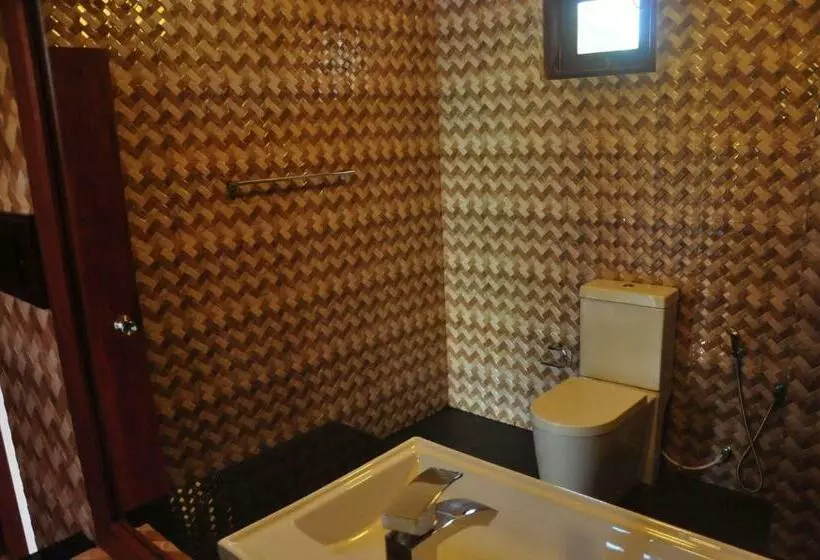 デラックスルーム, Asantha Guest House