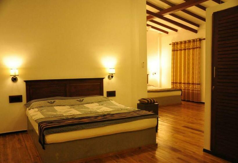 غرفة ديلوكس عائلية, Asantha Guest House