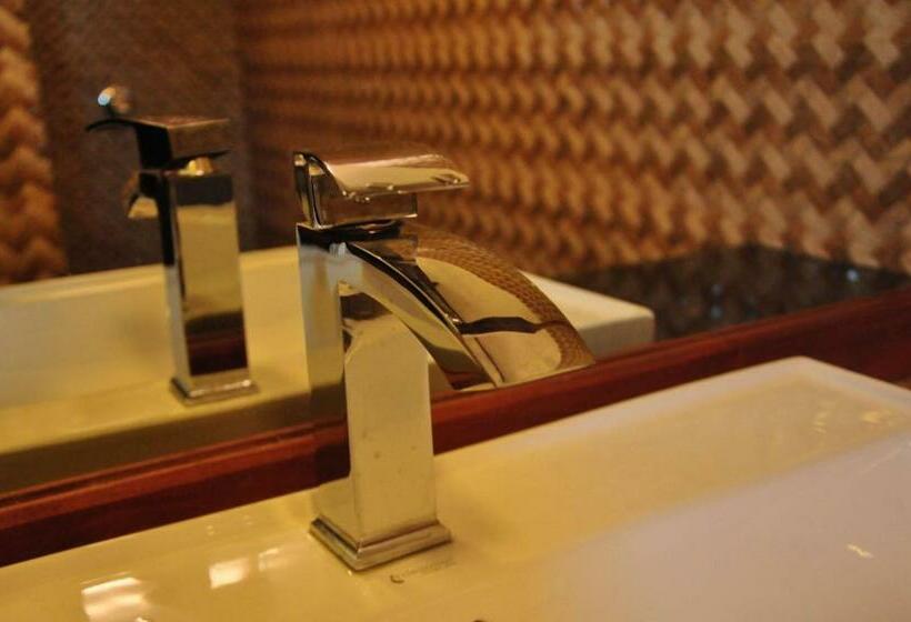 غرفة ديلوكس عائلية, Asantha Guest House