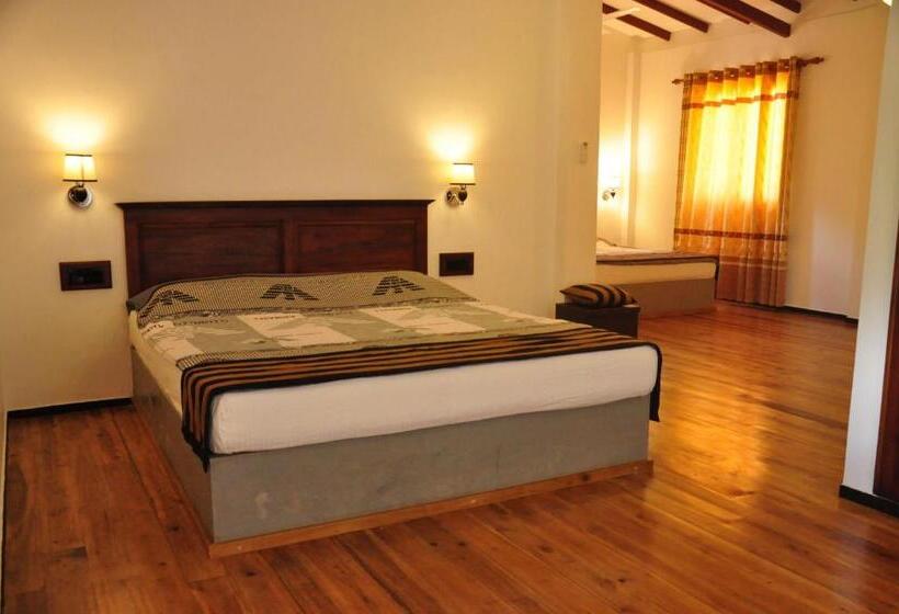 غرفة ديلوكس عائلية, Asantha Guest House