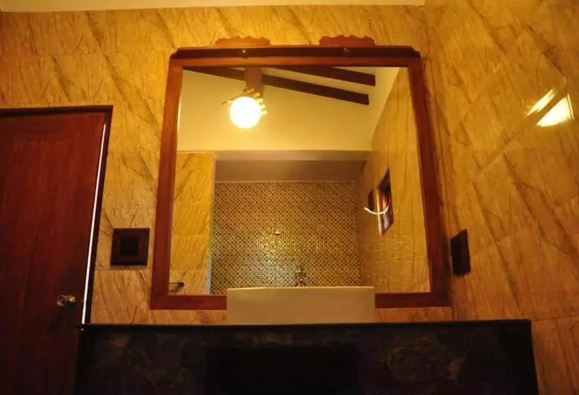 デラックスファミリールーム, Asantha Guest House