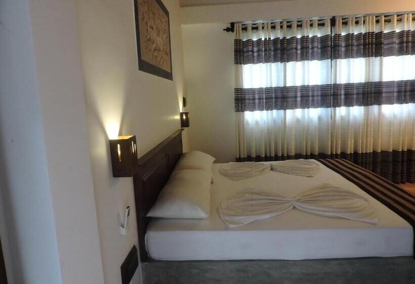 غرفة ديلوكس مزودة بشرفة, Asantha Guest House