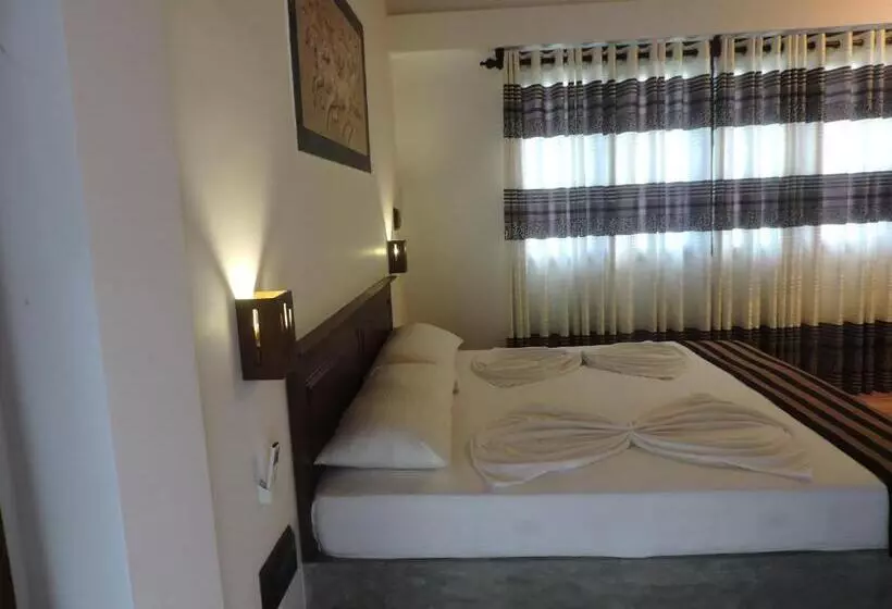 バルコニー付きデラックスルーム, Asantha Guest House