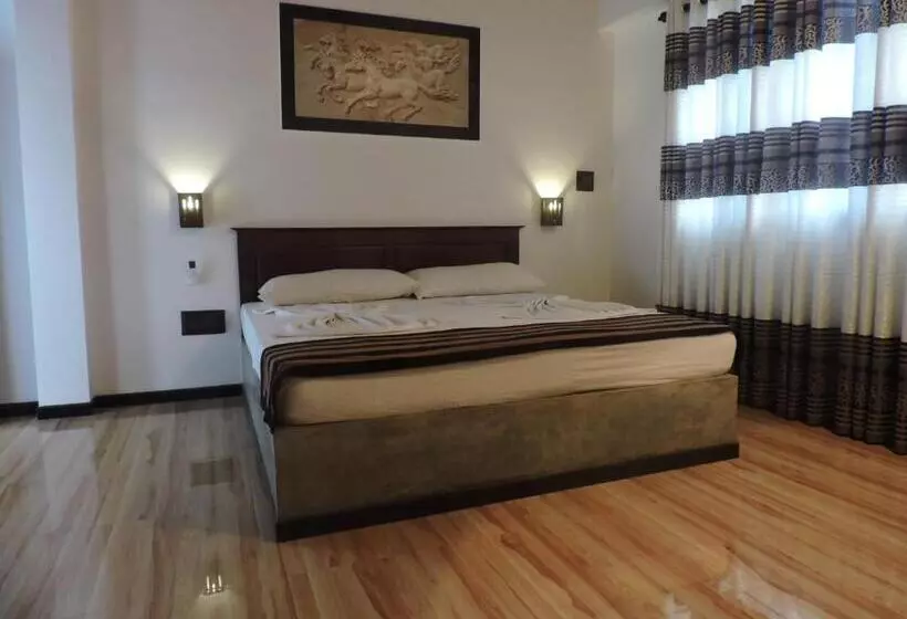 バルコニー付きデラックスルーム, Asantha Guest House