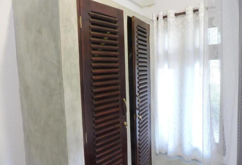 Номер Стандарт Трехместный, Asantha Guest House
