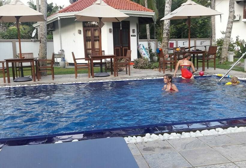 غرفة قياسية, Helis Place