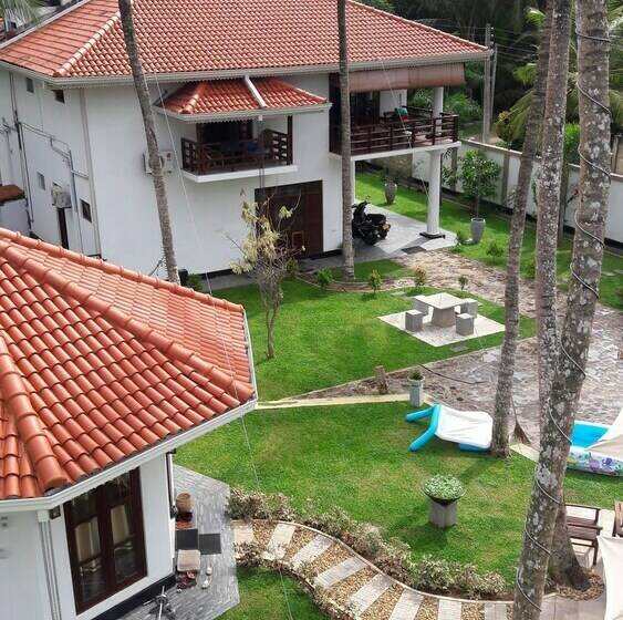 Номер Deluxe, Helis Place