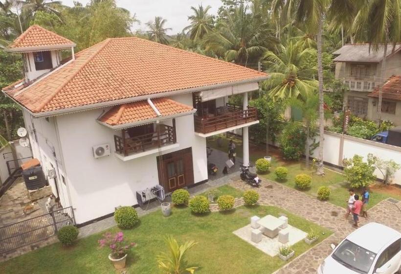 غرفة ديلوكس, Helis Place