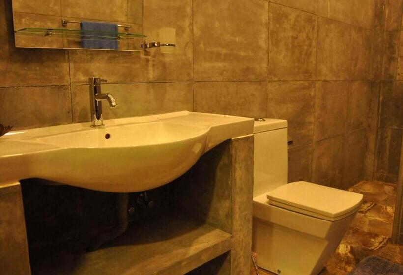 غرفة قياسية, Helis Place