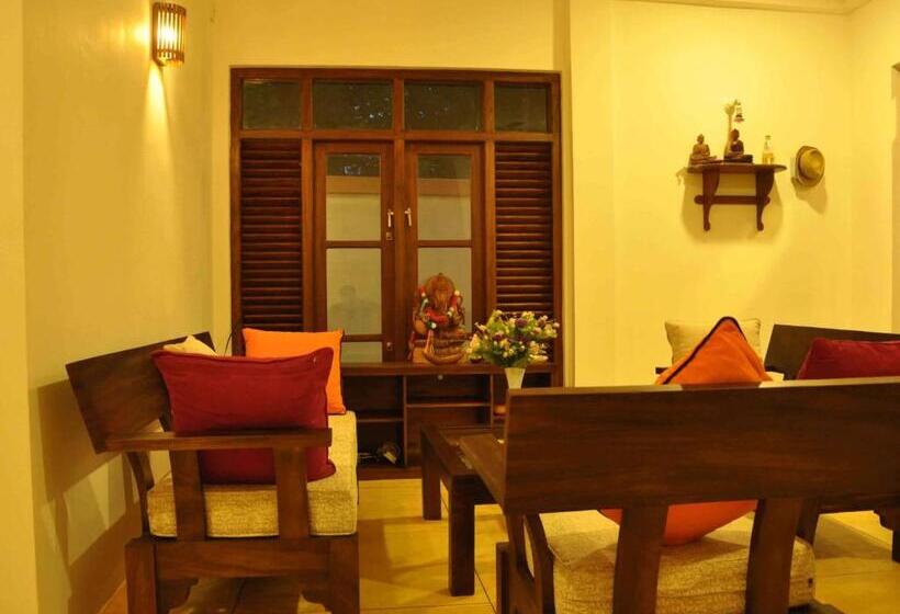 غرفة قياسية, Helis Place