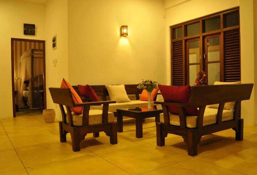 غرفة قياسية, Helis Place